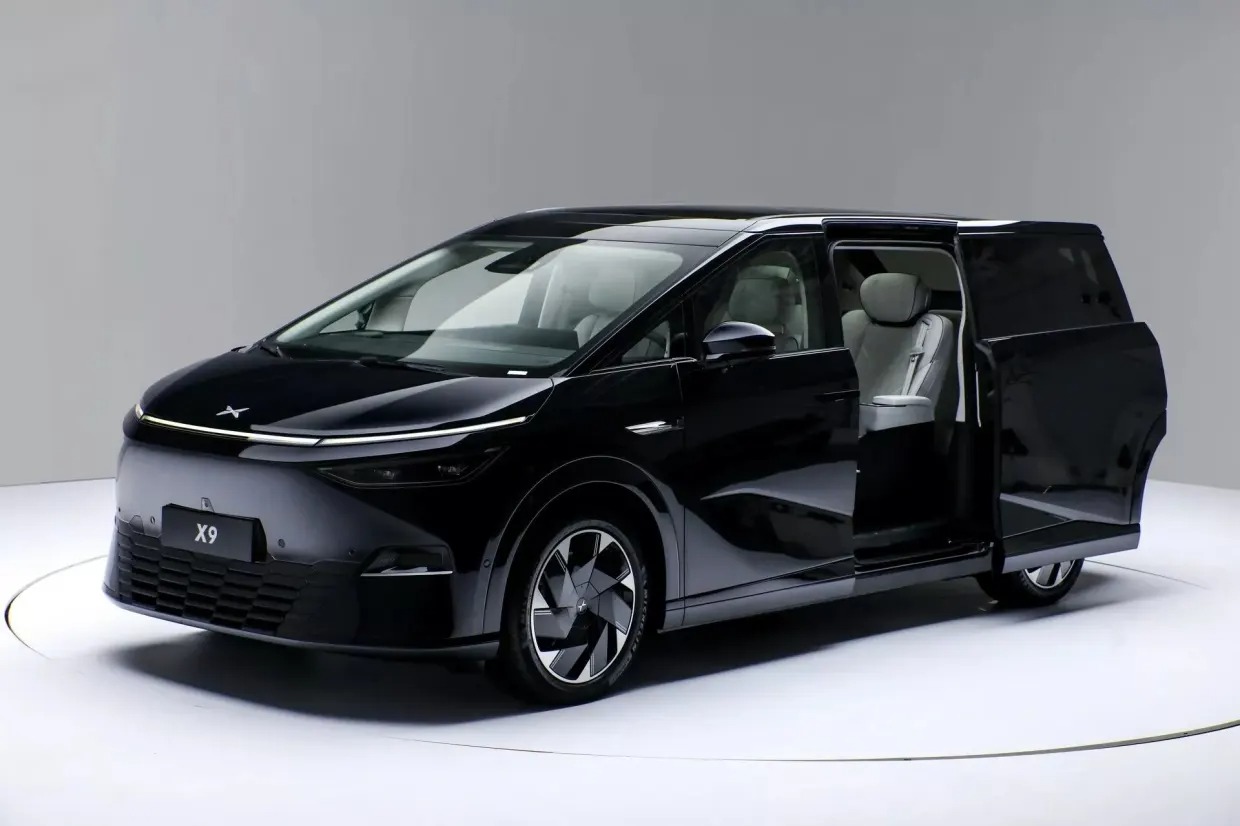 XPENG X9 Luxury Dual Motors AWD
